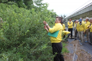 出発前に、委員長L黒崎一嘉より「正しい枝の採取の方法等の確認」
