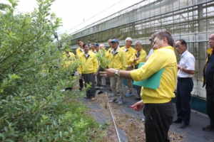 出発前に、委員長L黒崎一嘉より「正しい枝の採取の方法等の確認」